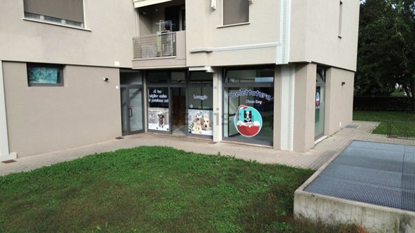locale commerciale in vendita a Chiari