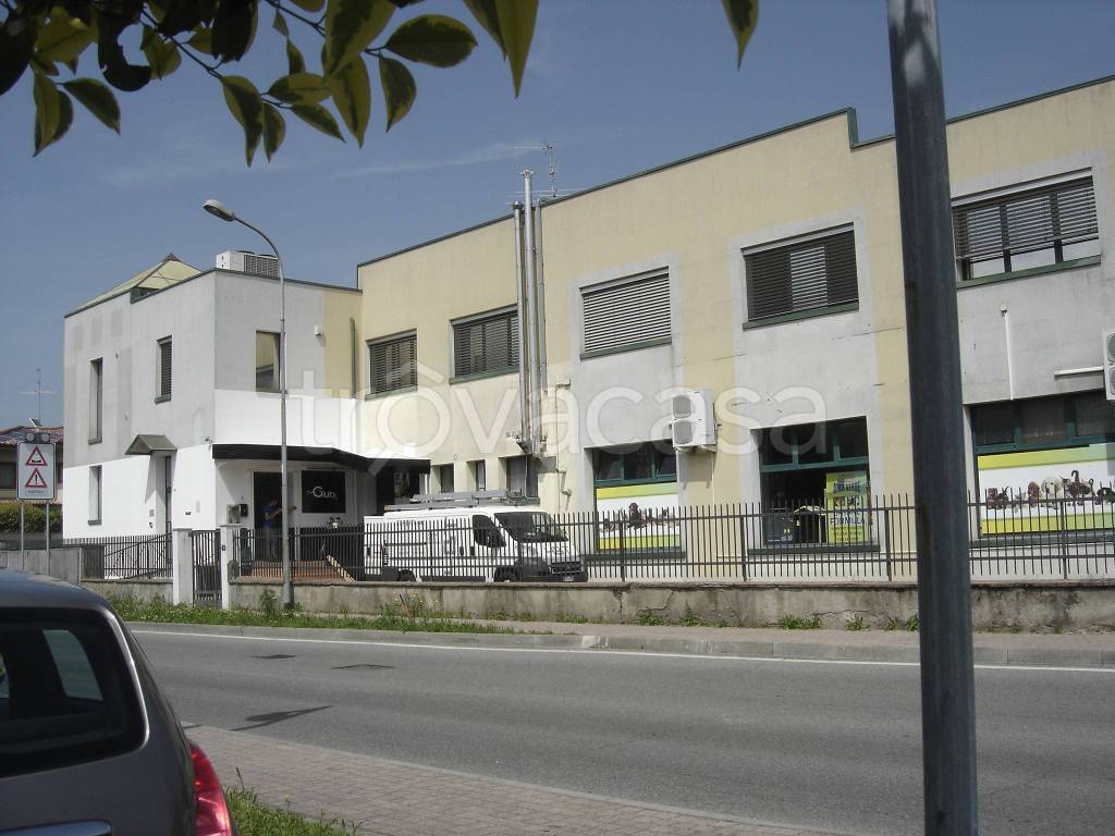 locale commerciale in vendita a Chiari in zona San Bernardo