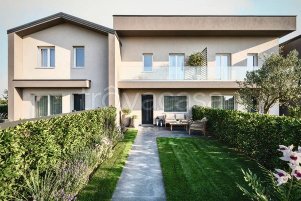 casa indipendente in vendita a Chiari in zona Santellone