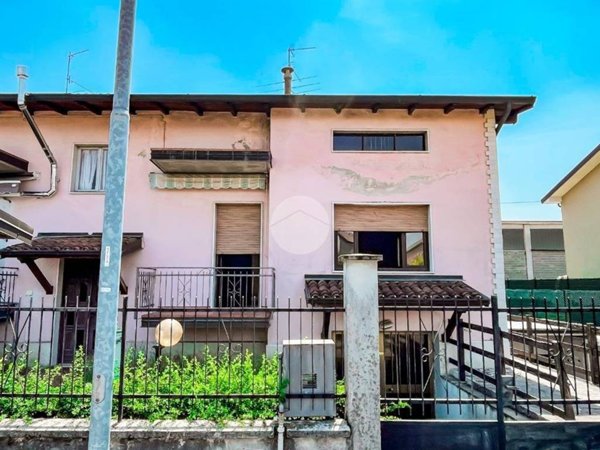 casa indipendente in vendita a Chiari