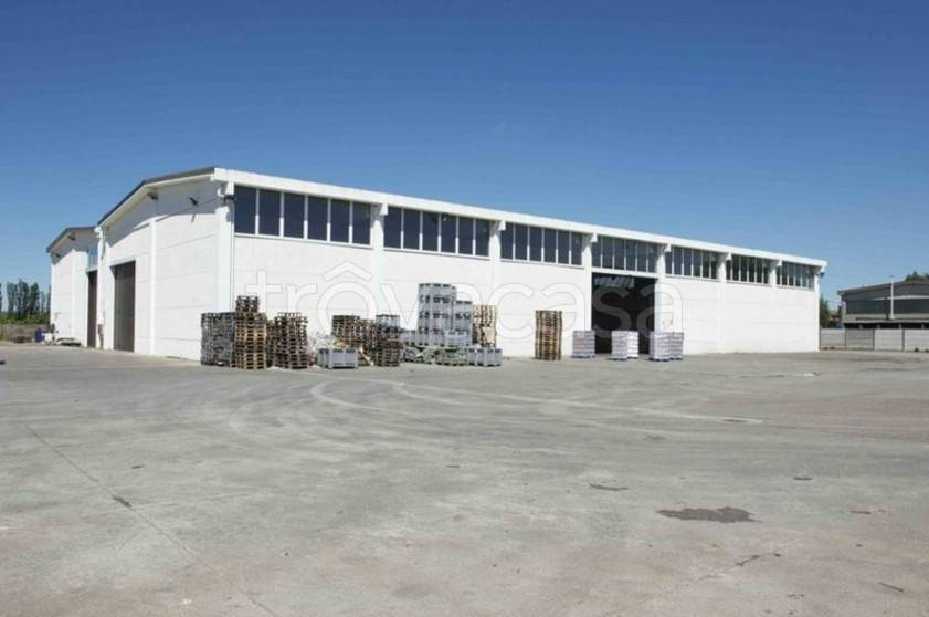 locale commerciale in vendita a Chiari in zona San Bernardo