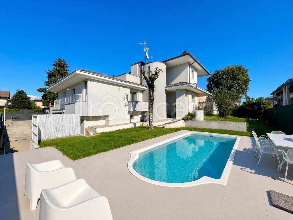 casa indipendente in vendita a Chiari