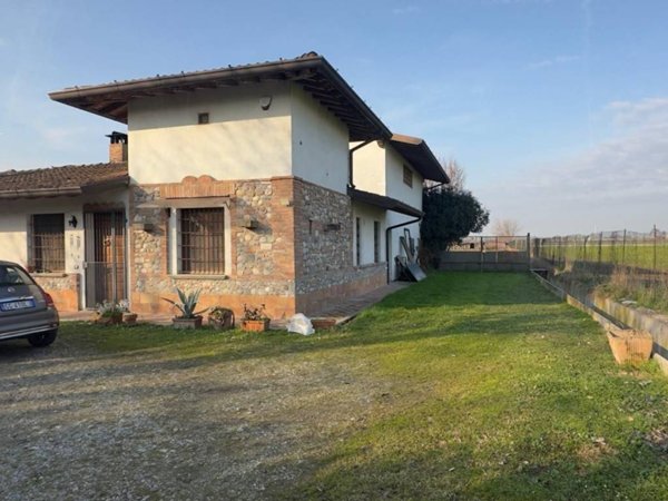 casa indipendente in vendita a Chiari in zona San Giovanni
