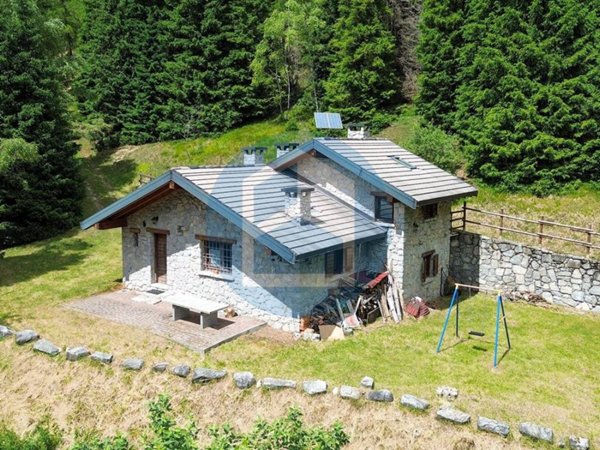 casa indipendente in vendita a Cimbergo