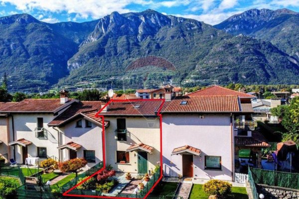 casa indipendente in vendita a Cimbergo