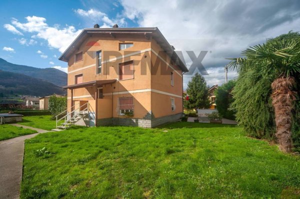 casa indipendente in vendita a Cimbergo