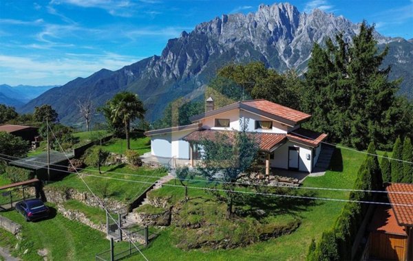 casa indipendente in vendita a Cimbergo