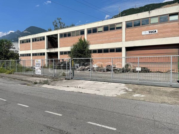 locale commerciale in vendita a Cividate Camuno