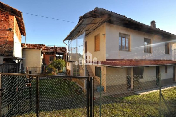 casa indipendente in vendita a Castellamonte in zona Campo