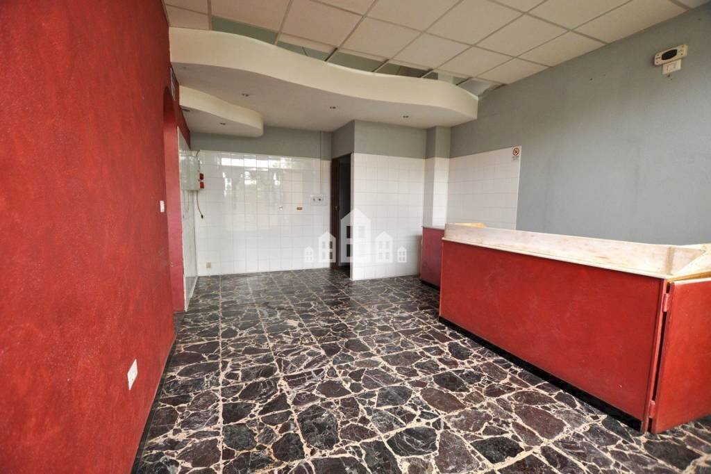 locale commerciale in vendita a Castellamonte
