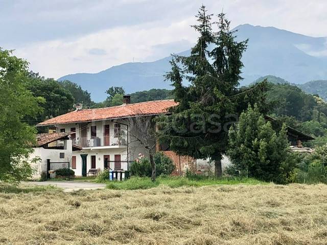 casa indipendente in vendita a Castellamonte in zona Preparetto