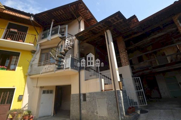 casa semindipendente in vendita a Castellamonte in zona Campo
