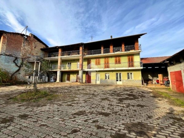 casa semindipendente in vendita a Castellamonte in zona Spineto