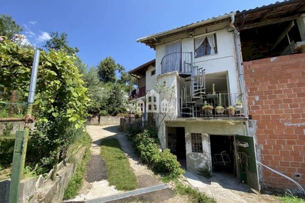 casa indipendente in vendita a Castellamonte in zona Preparetto