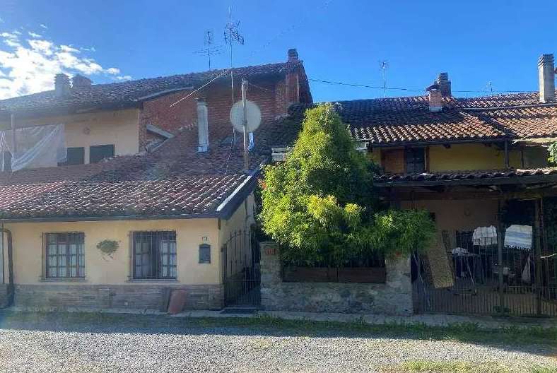 casa indipendente in vendita a Castellamonte in zona Preparetto