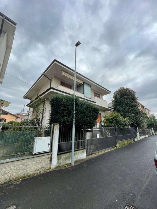 casa indipendente in vendita a Castellamonte in zona Sant'Antonio