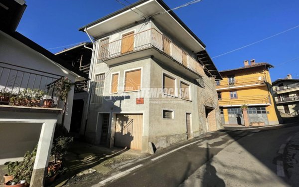 casa indipendente in vendita a Castellamonte in zona Campo