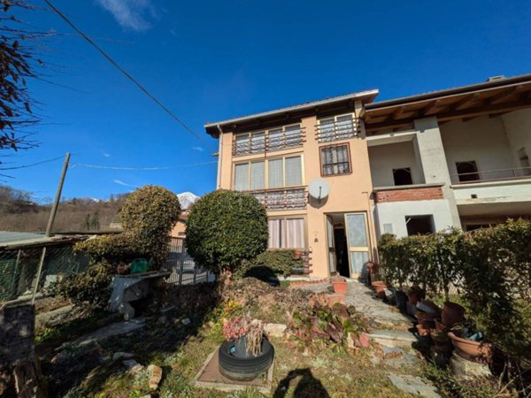 casa indipendente in vendita a Castellamonte in zona Sant'Anna Boschi