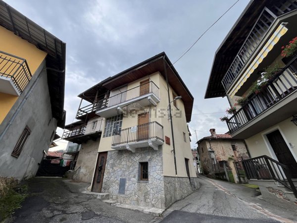 casa indipendente in vendita a Castellamonte in zona Campo