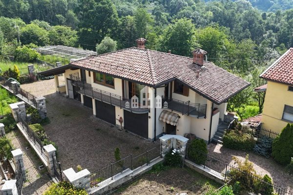 casa indipendente in vendita a Castellamonte in zona Campo