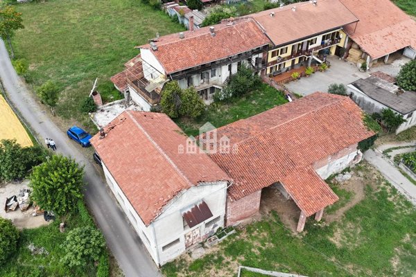 casa indipendente in vendita a Castellamonte in zona Spineto