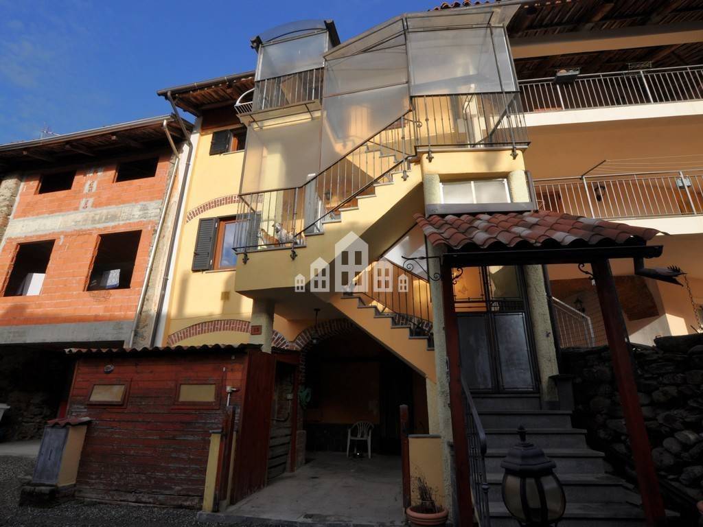 casa indipendente in vendita a Castellamonte in zona San Giovanni