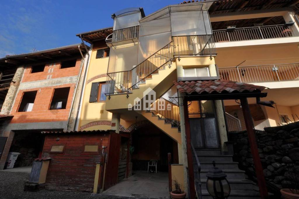 casa indipendente in vendita a Castellamonte in zona San Giovanni