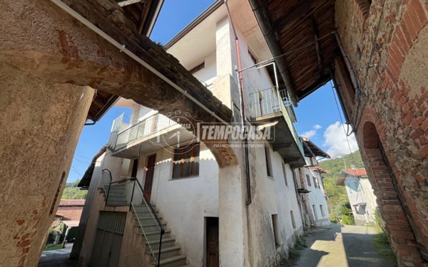 casa indipendente in vendita a Castellamonte in zona Campo
