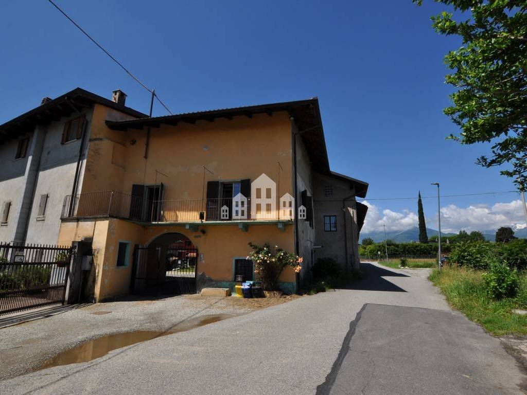 casa indipendente in vendita a Castellamonte in zona Sant'Antonio