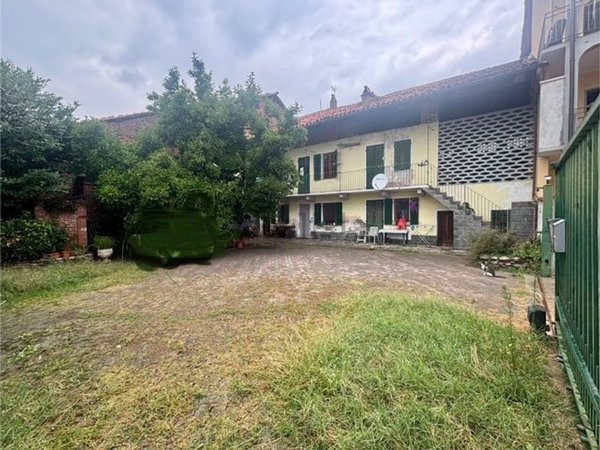 casa indipendente in vendita a Castellamonte in zona Sant'Antonio