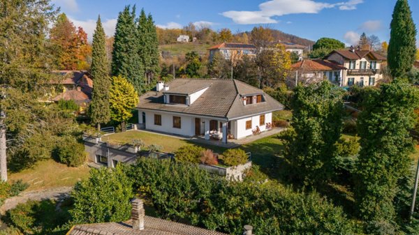 casa indipendente in vendita a Castellamonte in zona Sant'Anna Boschi