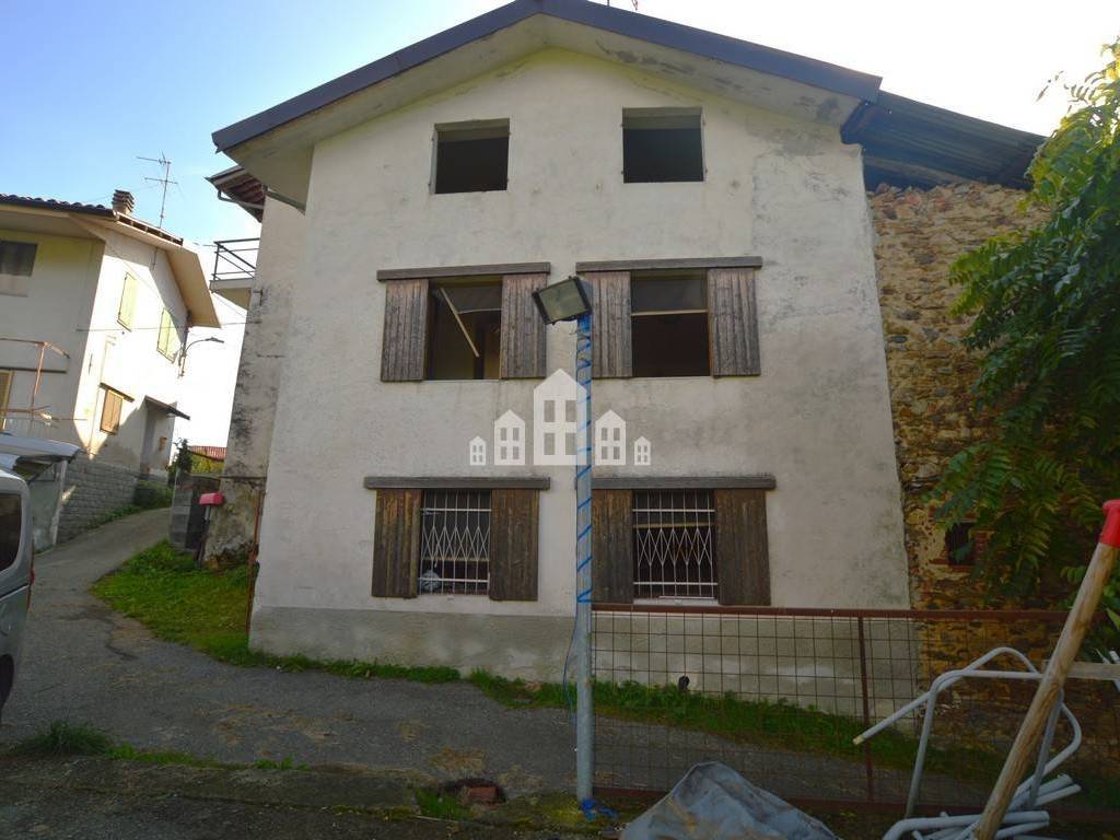 casa indipendente in vendita a Castellamonte in zona Campo