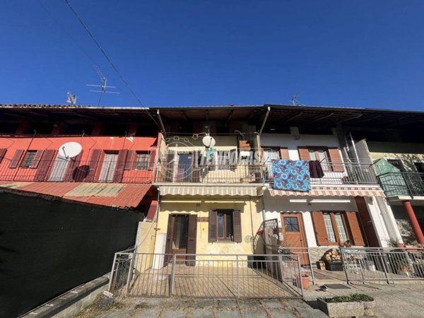 casa indipendente in vendita a Castellamonte in zona Spineto