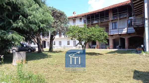 casa indipendente in vendita a Castellamonte in zona Spineto