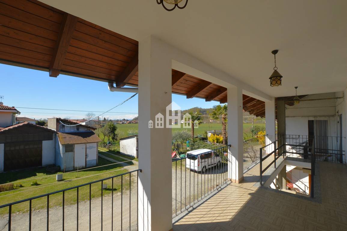 casa indipendente in vendita a Castellamonte in zona Preparetto