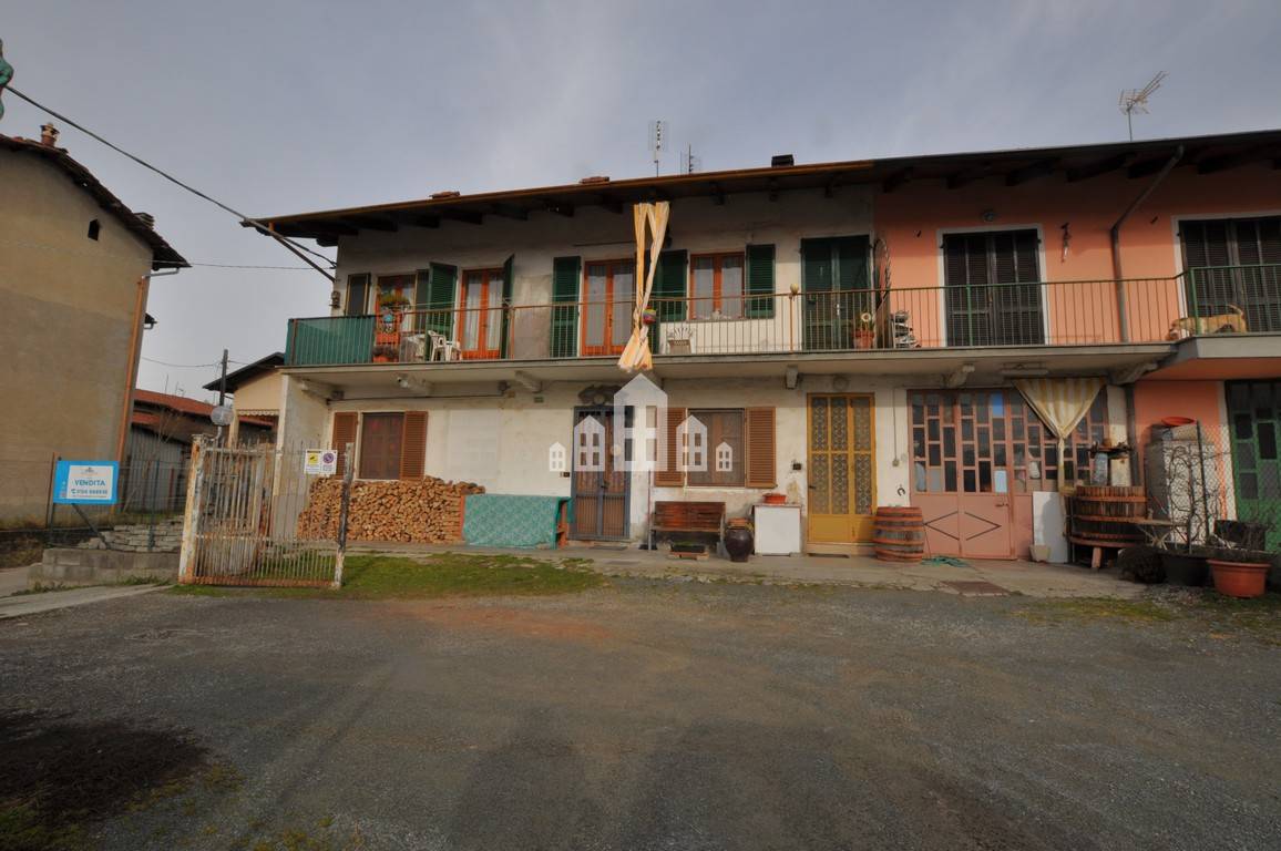 casa indipendente in vendita a Castellamonte in zona Spineto