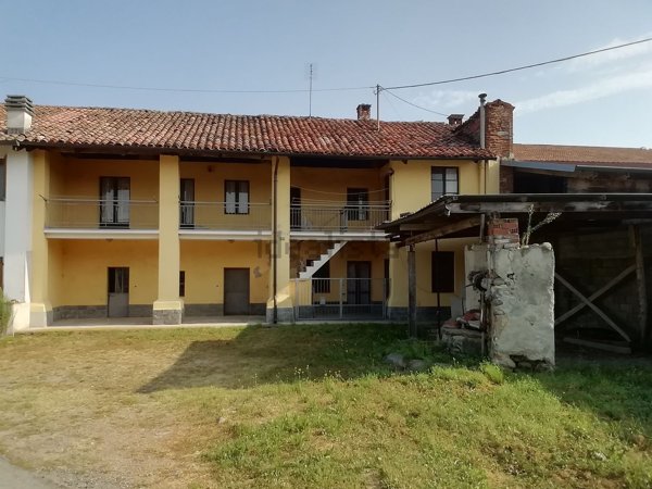 casa indipendente in vendita a Castellamonte in zona Preparetto