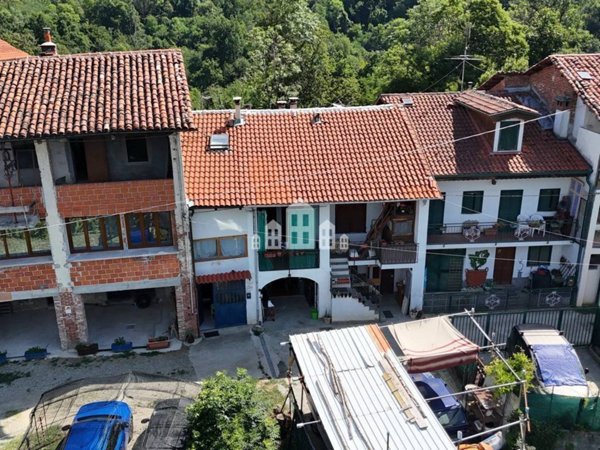 casa indipendente in vendita a Castellamonte in zona Preparetto