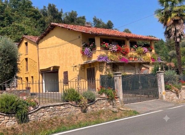 casa indipendente in vendita a Castellamonte in zona Preparetto