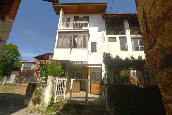 casa indipendente in vendita a Castellamonte in zona Campo