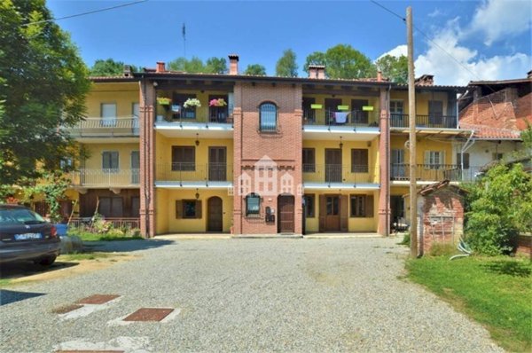 appartamento in vendita a Castellamonte in zona Preparetto