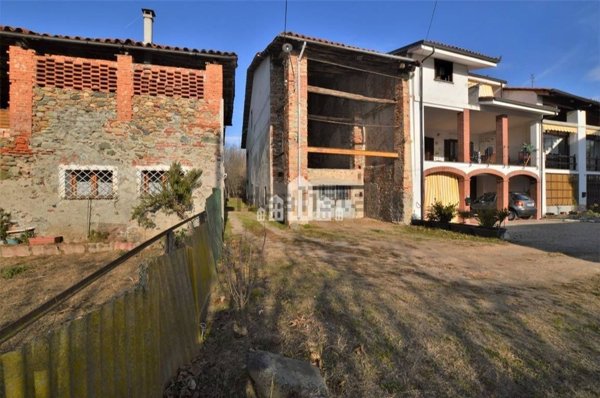 casa indipendente in vendita a Castellamonte in zona Preparetto