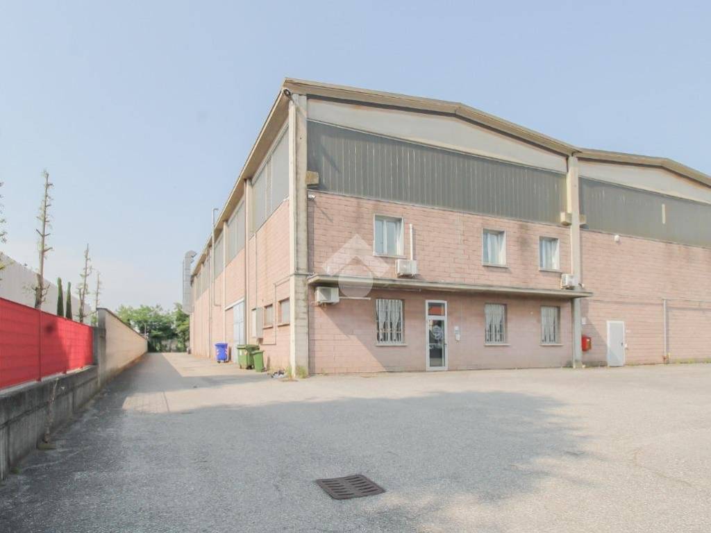 capannone in vendita a Coccaglio