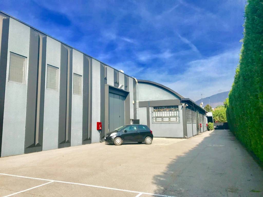 locale commerciale in vendita a Collebeato