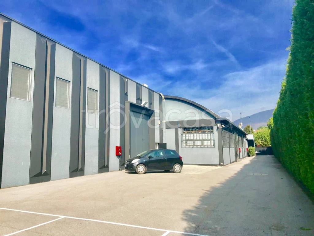 locale commerciale in vendita a Collebeato