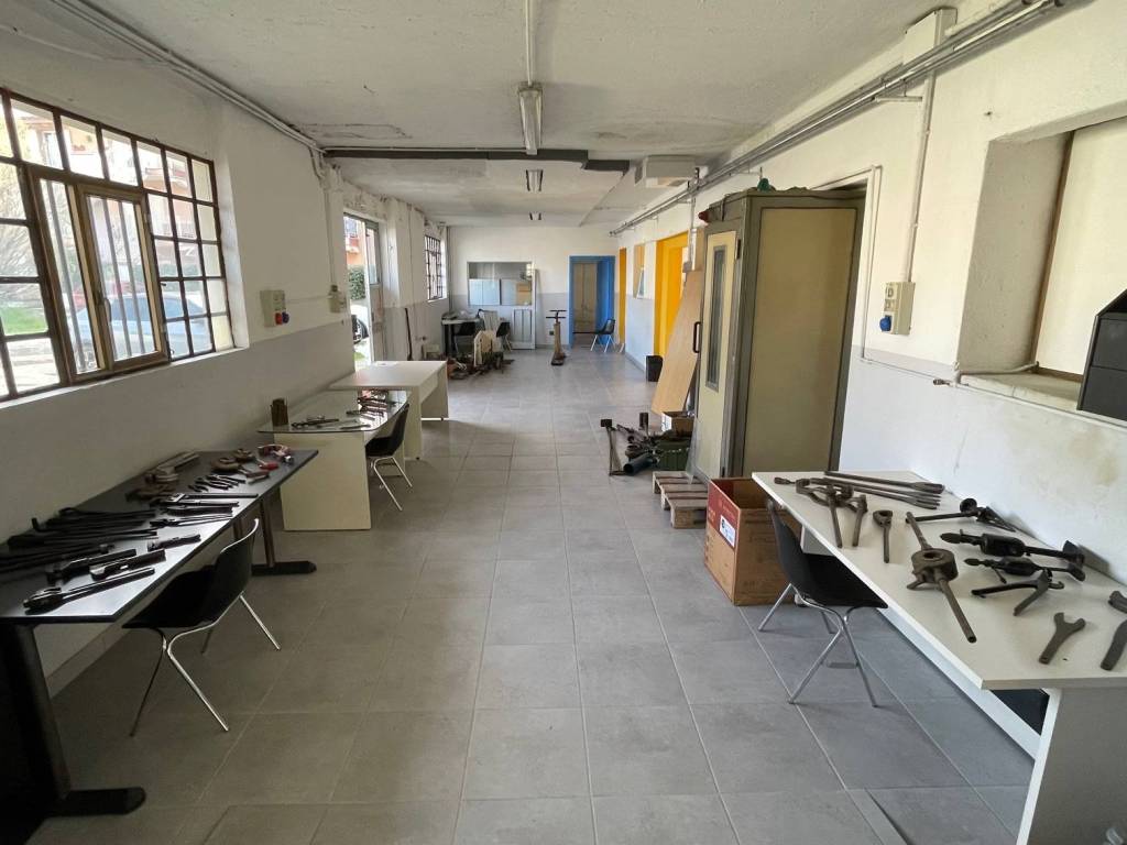 locale commerciale in vendita a Collebeato