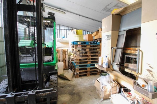 capannone in vendita a Cologne