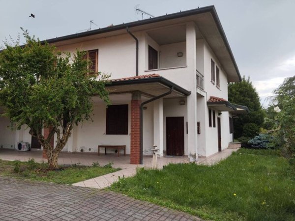 casa indipendente in vendita a Cologne
