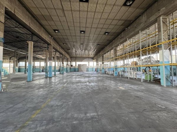 capannone in vendita a Cologne