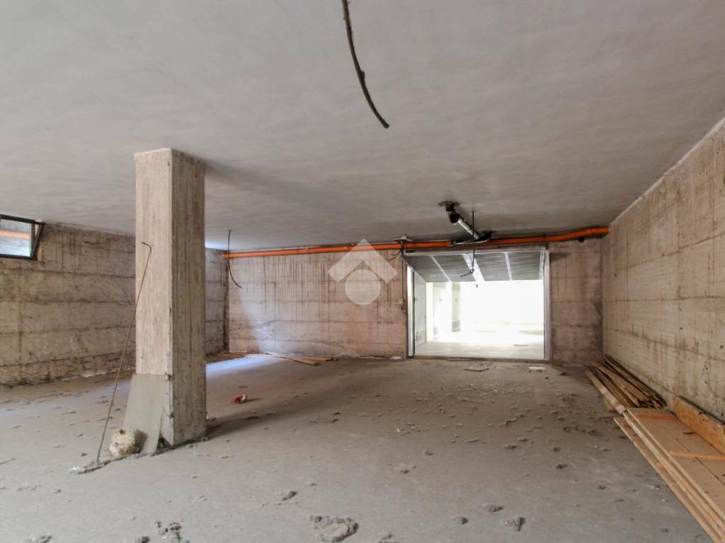 locale commerciale in vendita a Cologne